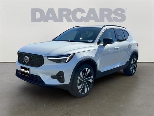 2026 Volvo XC40 B4 Plus