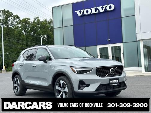 2025 Volvo XC40 B5 Plus Dark Theme