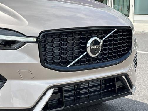 2025 Volvo XC60 Plug-In Hybrid T8 Plus
