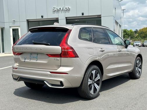 2025 Volvo XC60 Plug-In Hybrid T8 Plus