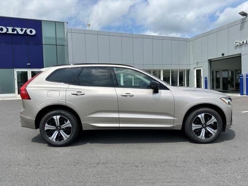2025 Volvo XC60 Plug-In Hybrid T8 Plus