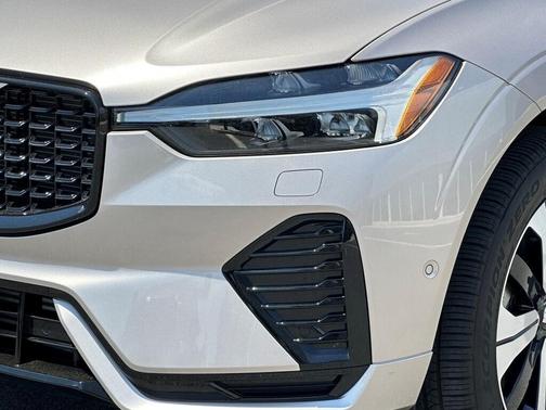 2025 Volvo XC60 Plug-In Hybrid T8 Plus
