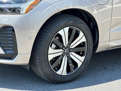 2025 Volvo XC60 Plug-In Hybrid T8 Plus