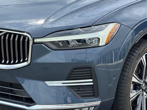 2023 Volvo XC60 B5 Ultimate Bright Theme
