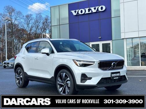 2025 Volvo XC40 B5 Ultra Bright Theme