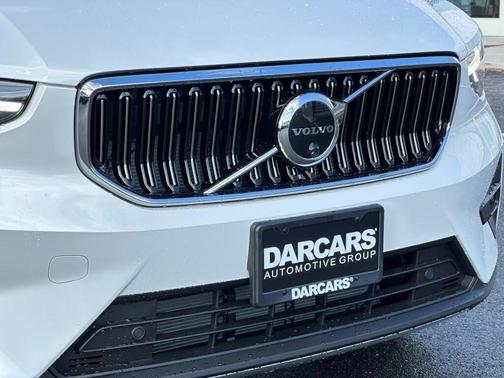 2025 Volvo XC40 B5 Ultra Bright Theme