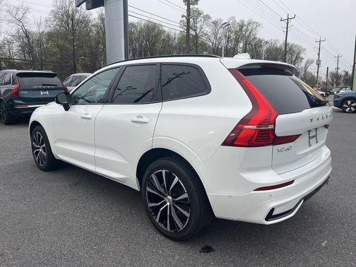 Crystal White 2024 Volvo XC60 B5 Plus Dark Theme