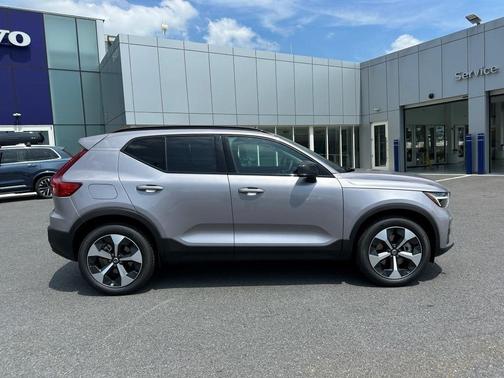2026 Volvo XC40 B5 Plus