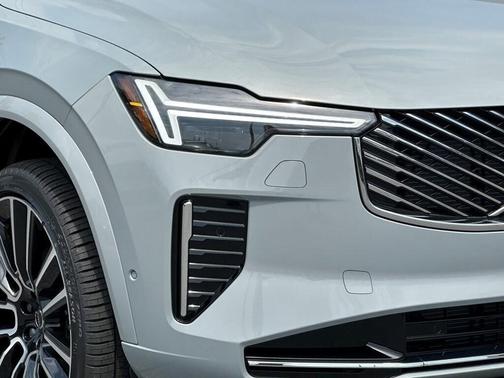 2026 Volvo XC90 B6 Plus 6-Seater