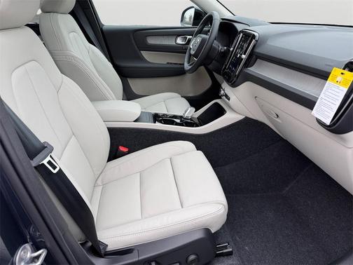 2026 Volvo XC40 B5 Ultra