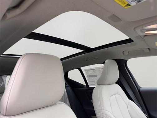 2026 Volvo XC40 B5 Ultra