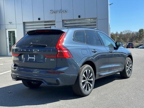 2024 Volvo XC60 B5 Plus Dark Theme