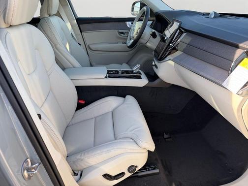 2026 Volvo XC90 B6 Ultra Dark Theme 7-Seater