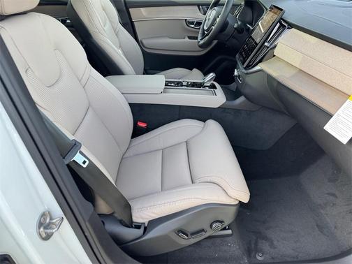 2026 Volvo XC90 Plug-In Hybrid T8 Ultra Dark Theme 7-Seater