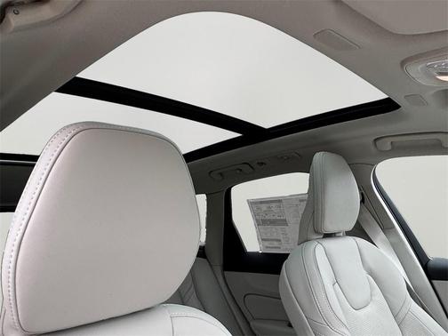 2026 Volvo XC60 Plug-In Hybrid T8 Ultra