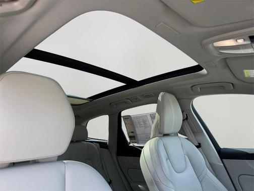 2022 Volvo XC60 B6 Inscription