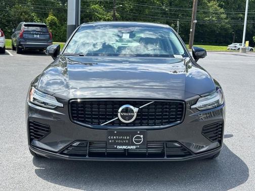 2024 Volvo S60 Recharge Plug-In Hybrid T8 Plus Dark Theme