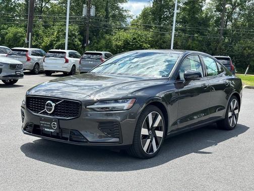 2024 Volvo S60 Recharge Plug-In Hybrid T8 Plus Dark Theme