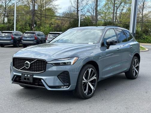 2022 Volvo XC60 B5 R-Design