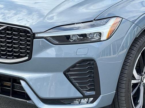 2022 Volvo XC60 B5 R-Design