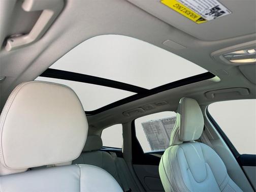 2022 Volvo XC60 B5 Inscription