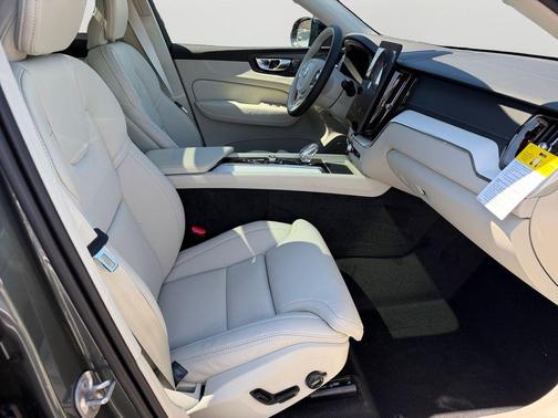 Forest Green 2026 Volvo XC60 B5 Ultra