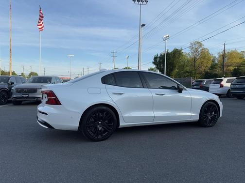 2023 Volvo S60 Recharge Plug-In Hybrid T8 Plus Black Edition