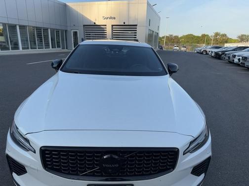 2023 Volvo S60 Recharge Plug-In Hybrid T8 Plus Black Edition