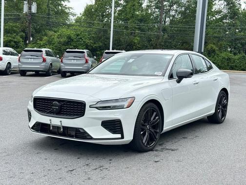 2023 Volvo S60 Recharge Plug-In Hybrid T8 Plus Black Edition