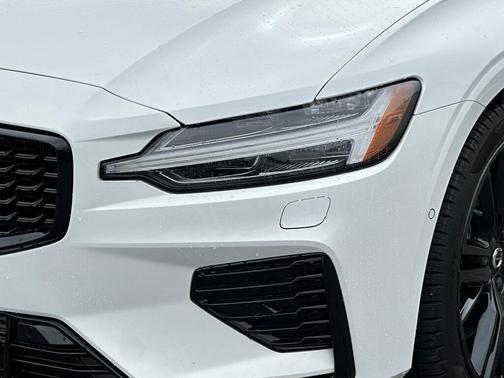 2023 Volvo S60 Recharge Plug-In Hybrid T8 Plus Black Edition
