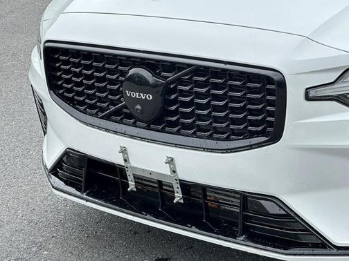 2023 Volvo S60 Recharge Plug-In Hybrid T8 Plus Black Edition
