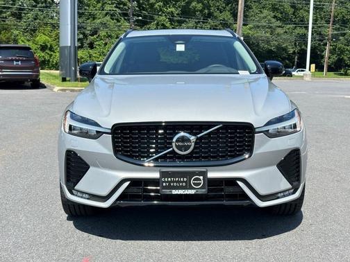 2024 Volvo XC60 B5 Plus Dark Theme