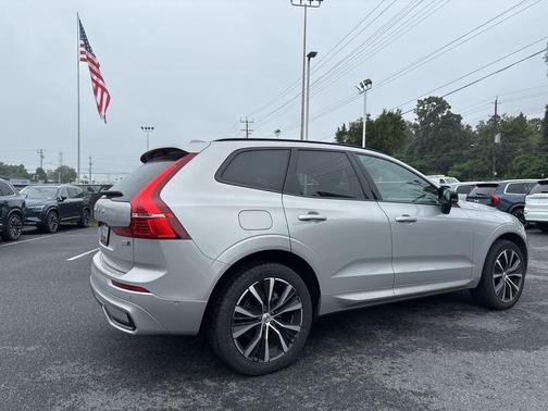 2024 Volvo XC60 B5 Plus Dark Theme