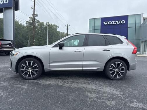 2024 Volvo XC60 B5 Plus Dark Theme