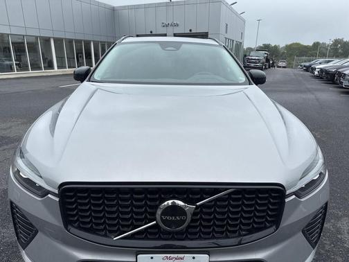 2024 Volvo XC60 B5 Plus Dark Theme