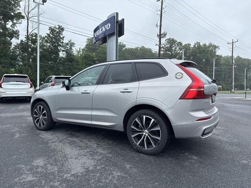 2024 Volvo XC60 B5 Plus Dark Theme