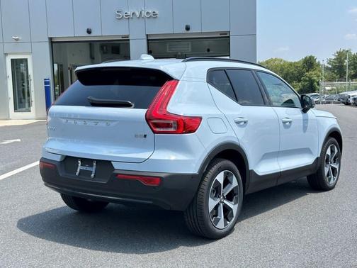 2026 Volvo XC40 B5 Plus