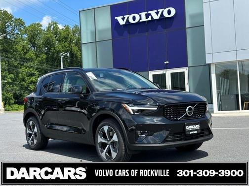 2025 Volvo XC40 B5 Plus Dark Theme