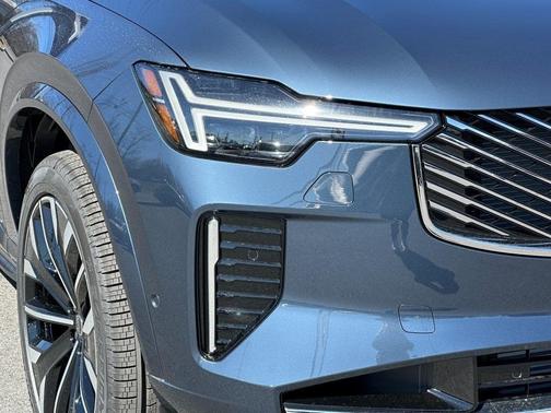 2025 Volvo XC90 Plug-In Hybrid T8 Plus 7-Seater