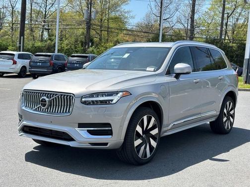 2023 Volvo XC90 Recharge Plug-In Hybrid T8 Ultimate Bright Theme 7-Seater