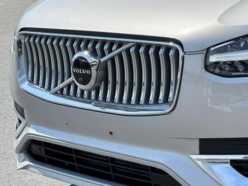 2023 Volvo XC90 Recharge Plug-In Hybrid T8 Ultimate Bright Theme 7-Seater