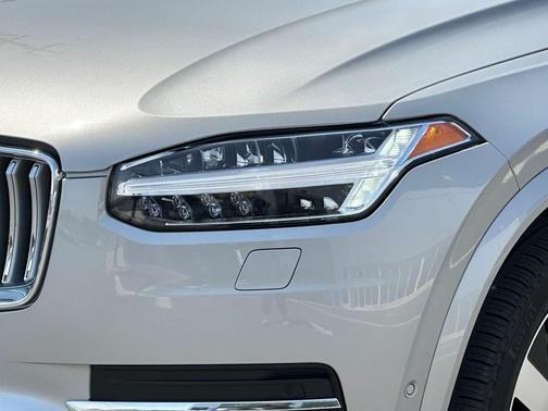 2023 Volvo XC90 Recharge Plug-In Hybrid T8 Ultimate Bright Theme 7-Seater