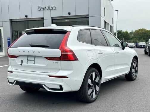 2025 Volvo XC60 Plug-In Hybrid T8 Plus