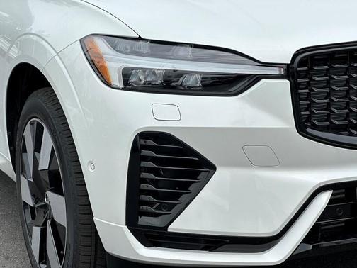 2025 Volvo XC60 Plug-In Hybrid T8 Plus