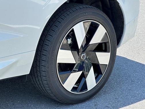 2025 Volvo XC60 Plug-In Hybrid T8 Plus