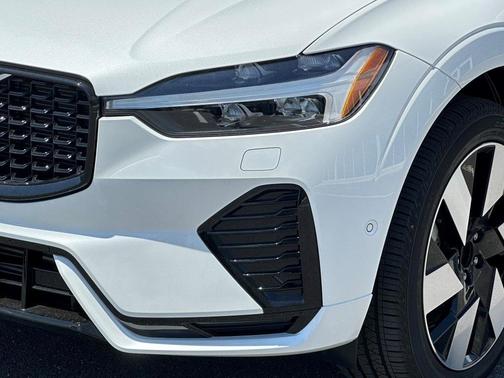 2025 Volvo XC60 Plug-In Hybrid T8 Plus