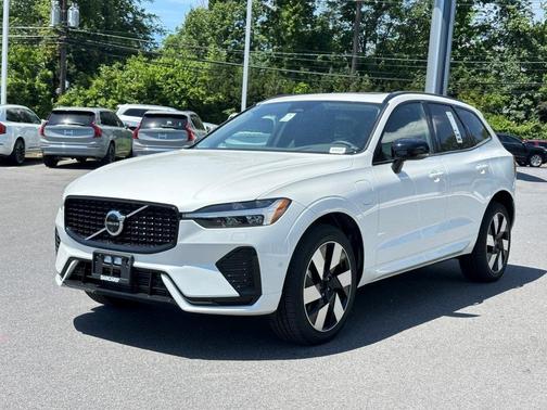 2025 Volvo XC60 Plug-In Hybrid T8 Plus