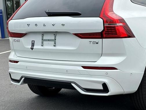 2025 Volvo XC60 Plug-In Hybrid T8 Plus