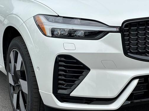 2025 Volvo XC60 Plug-In Hybrid T8 Plus