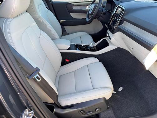 2026 Volvo XC40 B5 Plus